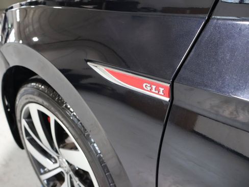 Used 2019 Volkswagen Jetta GLI FWD image 39