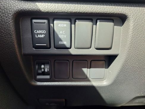 Used 2024 Nissan Titan SV w/ SV Bronze Edition Package image 12