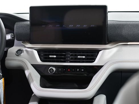 New 2025 Ford Explorer Active w/ Active Comfort Package image 9