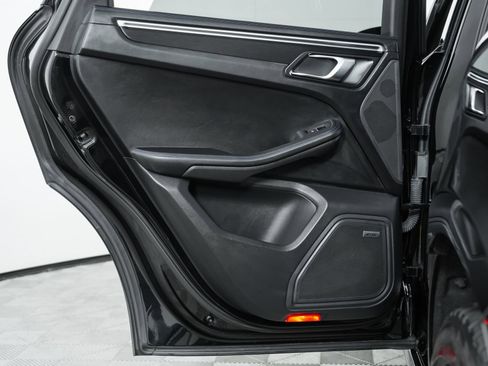 Used 2024 Porsche Macan GTS image 19