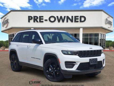 Used 2023 Jeep Grand Cherokee Altitude RWD image 1