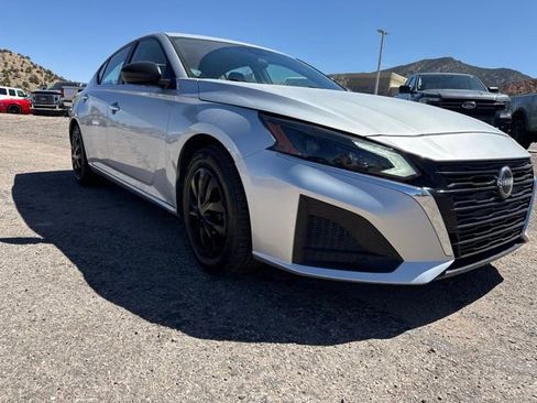 Used 2024 Nissan Altima 2.5 S FWD image 10
