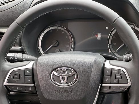 Certified 2024 Toyota Highlander LE AWD/4WD image 18