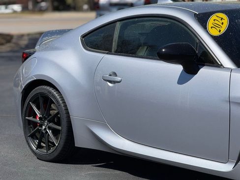 Used 2024 Toyota GR86 Premium w/ Performance Package image 7