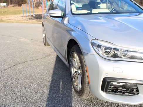 Used 2018 BMW 750i xDrive image 40