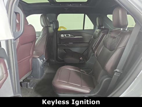 Used 2025 Ford Explorer Platinum w/ LUX Leather Package AWD/4WD image 12