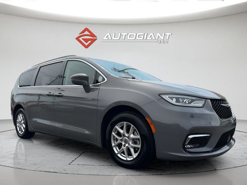 Used 2022 Chrysler Pacifica Touring-L FWD image 10