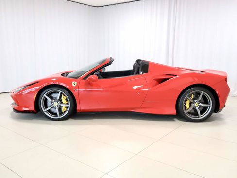 Certified 2022 Ferrari F8 Tributo RWD image 2
