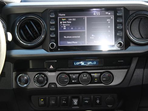 Used 2021 Toyota Tacoma TRD Off-Road w/ Technology Package AWD/4WD image 22