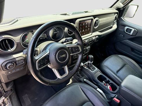 Used 2022 Jeep Wrangler Unlimited Sahara w/ Cold Weather Group AWD/4WD image 11