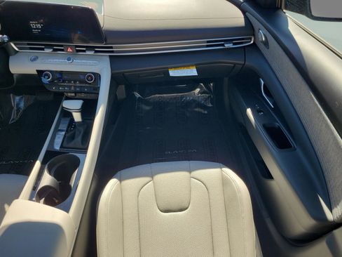 New 2026 Hyundai Elantra Limited image 16