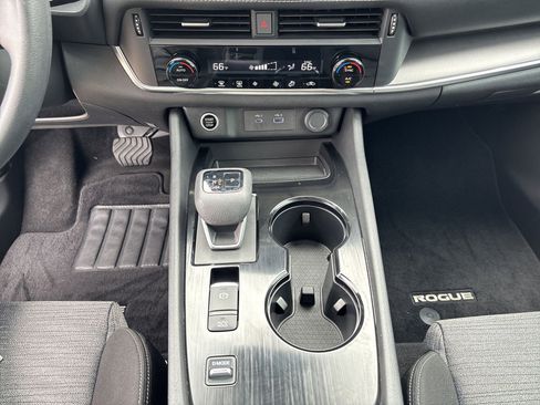 Used 2023 Nissan Rogue SV image 24