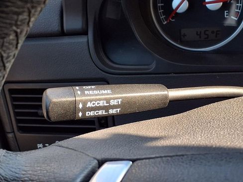 Used 2008 Chrysler Crossfire Limited RWD image 22