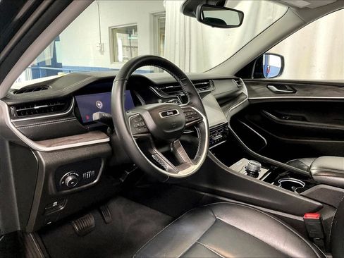 Used 2022 Jeep Grand Cherokee L Limited AWD/4WD image 8