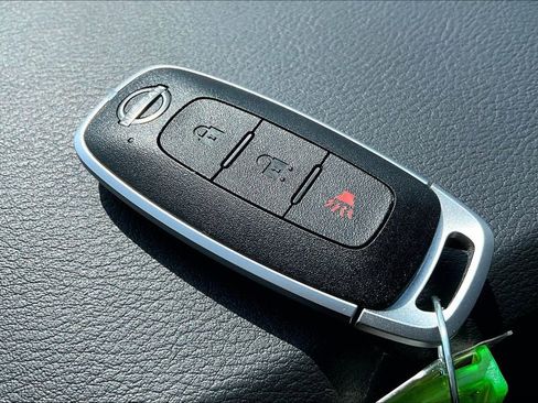 Used 2025 Nissan Pathfinder S FWD image 13