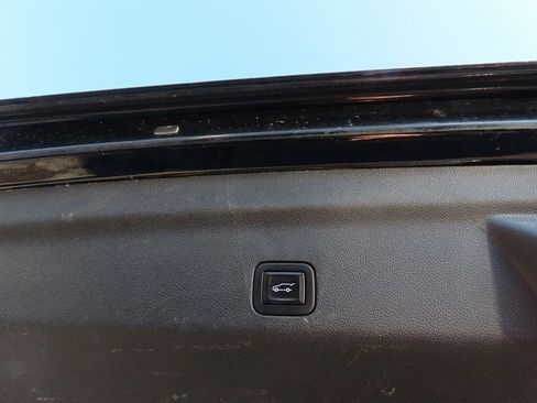 Used 2021 GMC Yukon XL Denali image 21