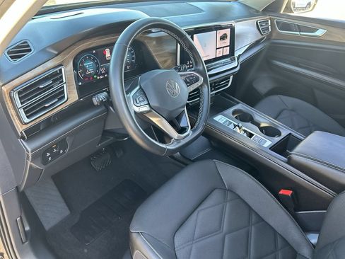 Used 2025 Volkswagen Atlas SE AWD/4WD image 15
