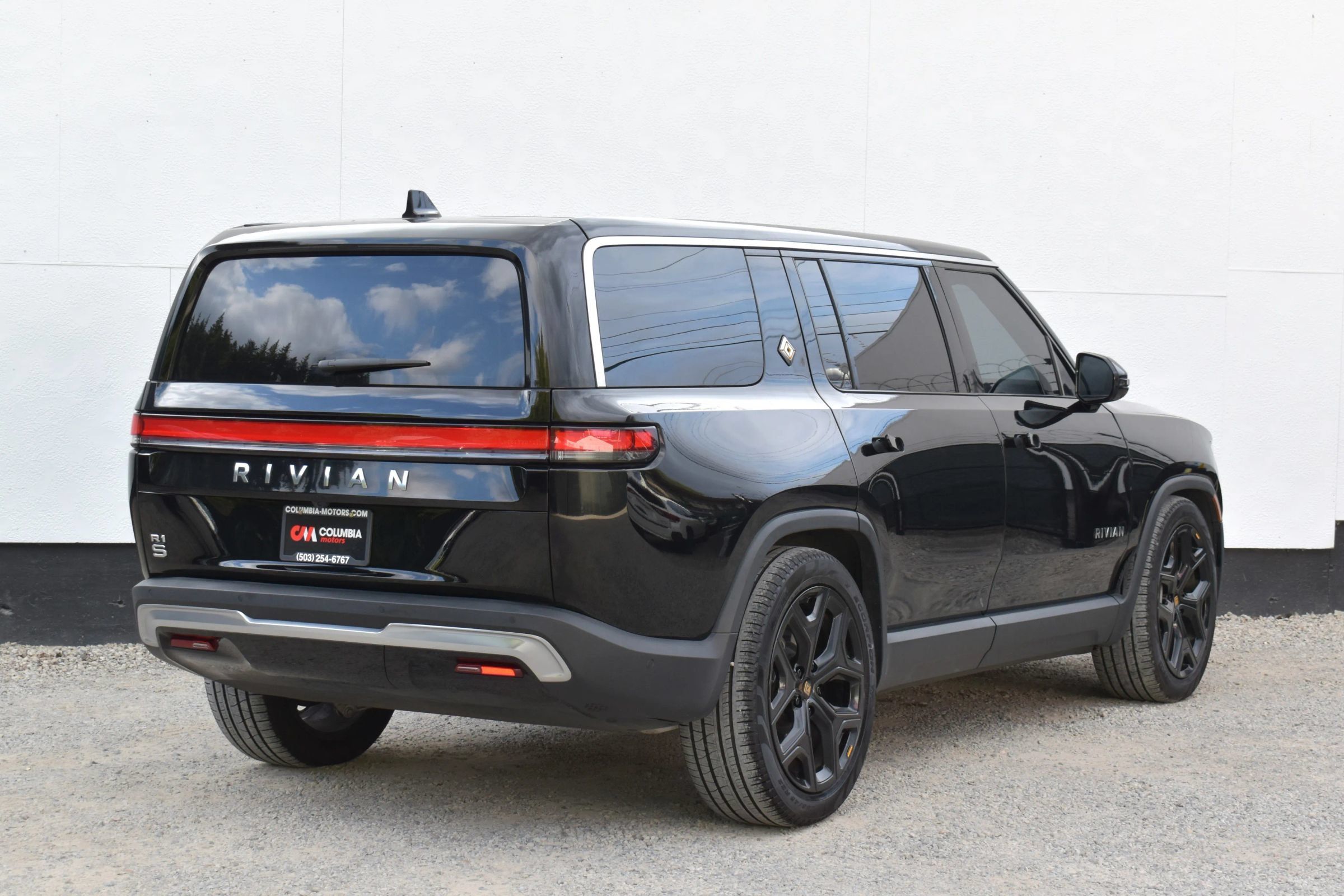 Used 2025 Rivian R1S Adventure Dual AWD/4WD image 5