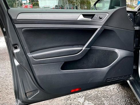 Used 2018 Volkswagen e-Golf SE w/ DC Fast Charging Package image 23