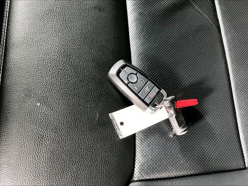 Used 2022 Ford Explorer Limited w/ Equipment Group 301A image 10