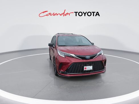 Certified 2024 Toyota Sienna XSE image 3