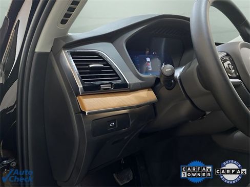 Used 2025 Volvo XC90 B6 Plus image 30