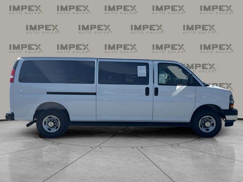 Used 2025 Chevrolet Express 3500 LT w/ LT Preferred Equipment Group RWD image 6