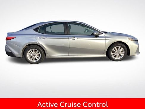 Used 2025 Toyota Camry LE image 11