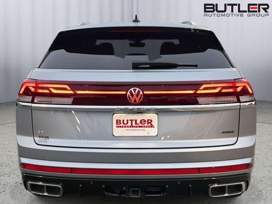 Used 2024 Volkswagen Atlas Cross Sport SEL R-Line AWD/4WD image 5