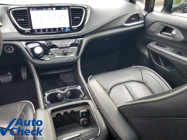 Used 2026 Chrysler Pacifica Limited w/ S Appearance Package FWD image 16