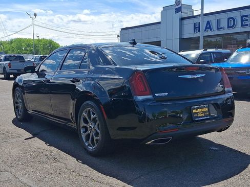 Used 2017 Chrysler 300 S AWD/4WD image 5