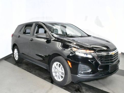Used 2023 Chevrolet Equinox LS w/ LS Convenience Package image 2