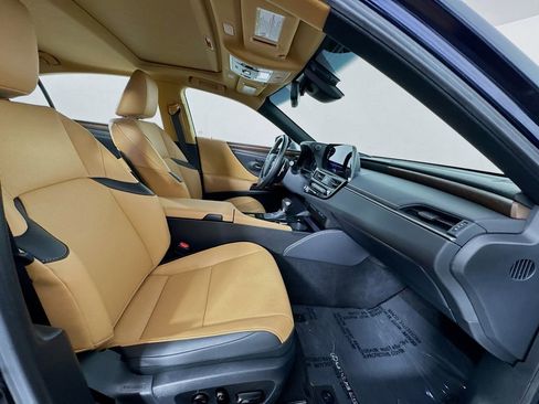 Used 2025 Lexus ES 350 w/ Premium Package image 30