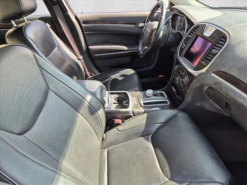 Used 2018 Chrysler 300 Limited RWD image 22