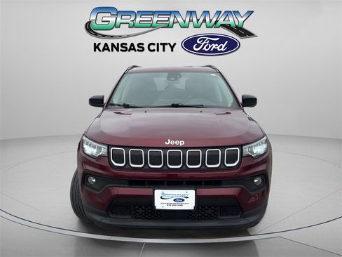 Used 2022 Jeep Compass Latitude w/ Sun and Sound Group image 2