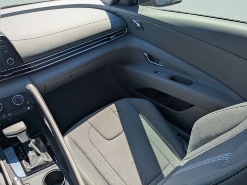 New 2025 Hyundai Elantra SE FWD image 18