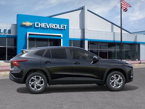 New 2026 Chevrolet Trax LS FWD image 5