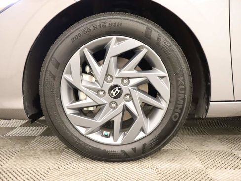 Used 2025 Hyundai Elantra Hybrid FWD image 6