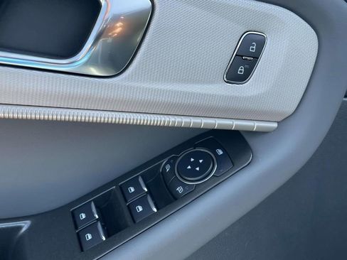 New 2025 Ford Explorer Active image 18