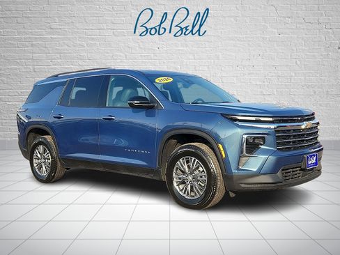 Certified 2026 Chevrolet Traverse LT image 1