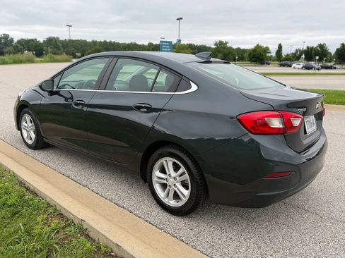 Used 2018 Chevrolet Cruze LT w/ Convenience Package FWD image 7