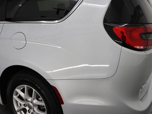 Used 2024 Chrysler Pacifica Touring-L FWD image 29