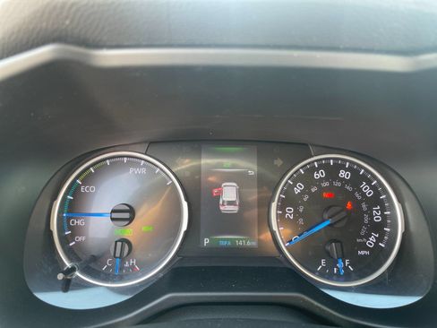Used 2020 Toyota RAV4 XLE w/ All Weather Liner Package AWD/4WD image 28