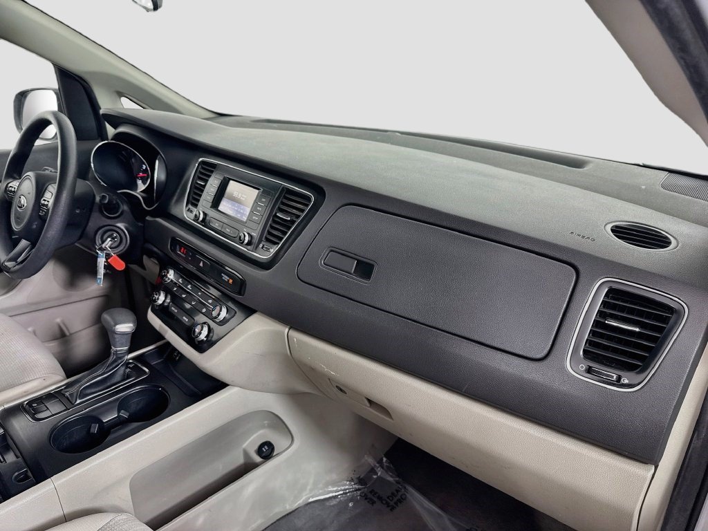 Used 2018 Kia Sedona L FWD image 26