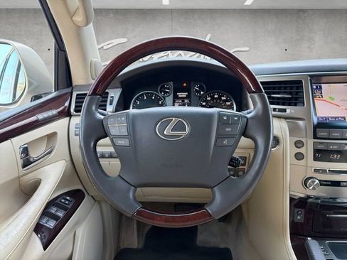 Used 2014 Lexus LX 570 4WD image 21
