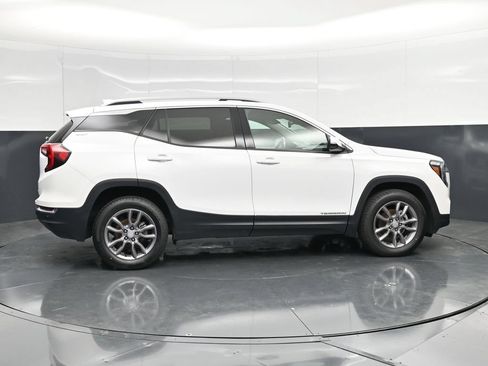 Used 2023 GMC Terrain SLT AWD/4WD image 2