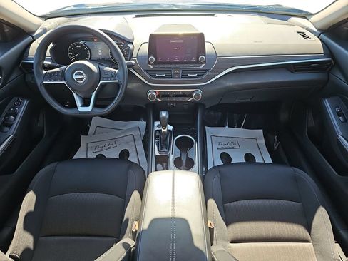 Used 2024 Nissan Altima 2.5 SV FWD image 13