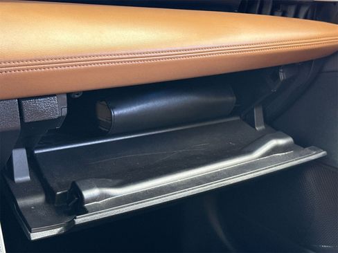 Used 2019 Toyota Avalon Limited image 36