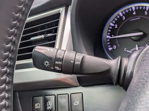 Used 2019 Toyota Highlander XLE FWD image 34