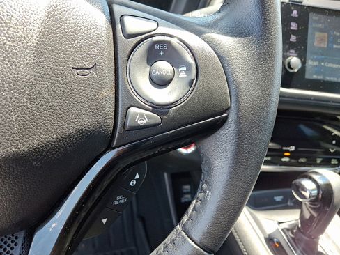 Used 2019 Honda HR-V Touring image 23